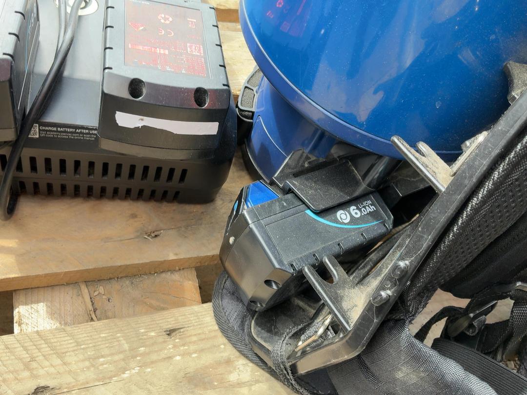 Photo '8' of 2x Pacvac Superpro Battery 700 Backpack Vacuum Cleaners Photo '8' of 2x Pacvac Superpro Battery 700 Backpack Vacuum Cleaners