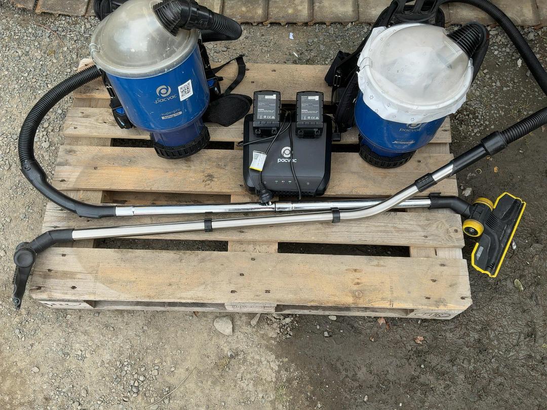 Photo '5' of 2x Pacvac Superpro Battery 700 Backpack Vacuum Cleaners Photo '5' of 2x Pacvac Superpro Battery 700 Backpack Vacuum Cleaners