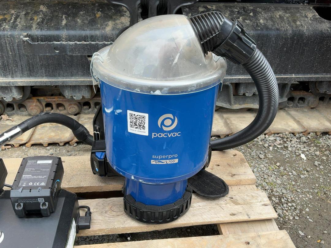 Photo '3' of Pacvac Superpro Battery 700 Backpack Vacuum Cleaner Photo '3' of Pacvac Superpro Battery 700 Backpack Vacuum Cleaner