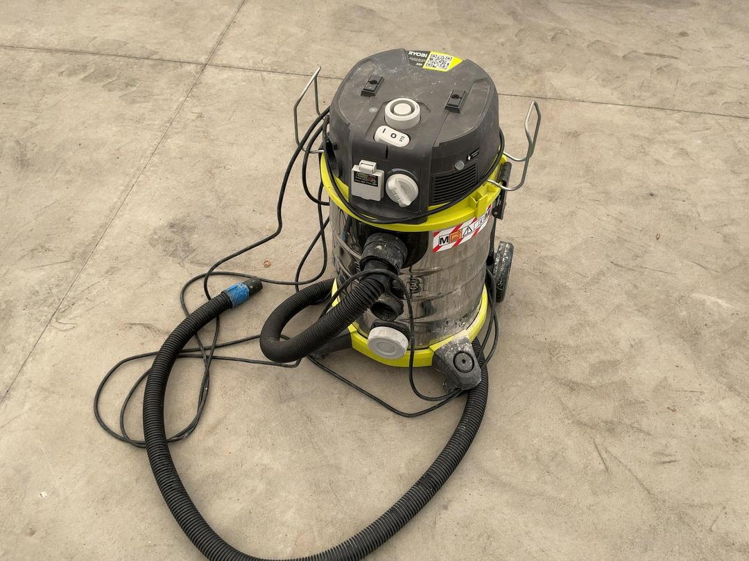 Photo '3' of RYOBI Wet and Dry Vacuum Photo '3' of RYOBI Wet and Dry Vacuum