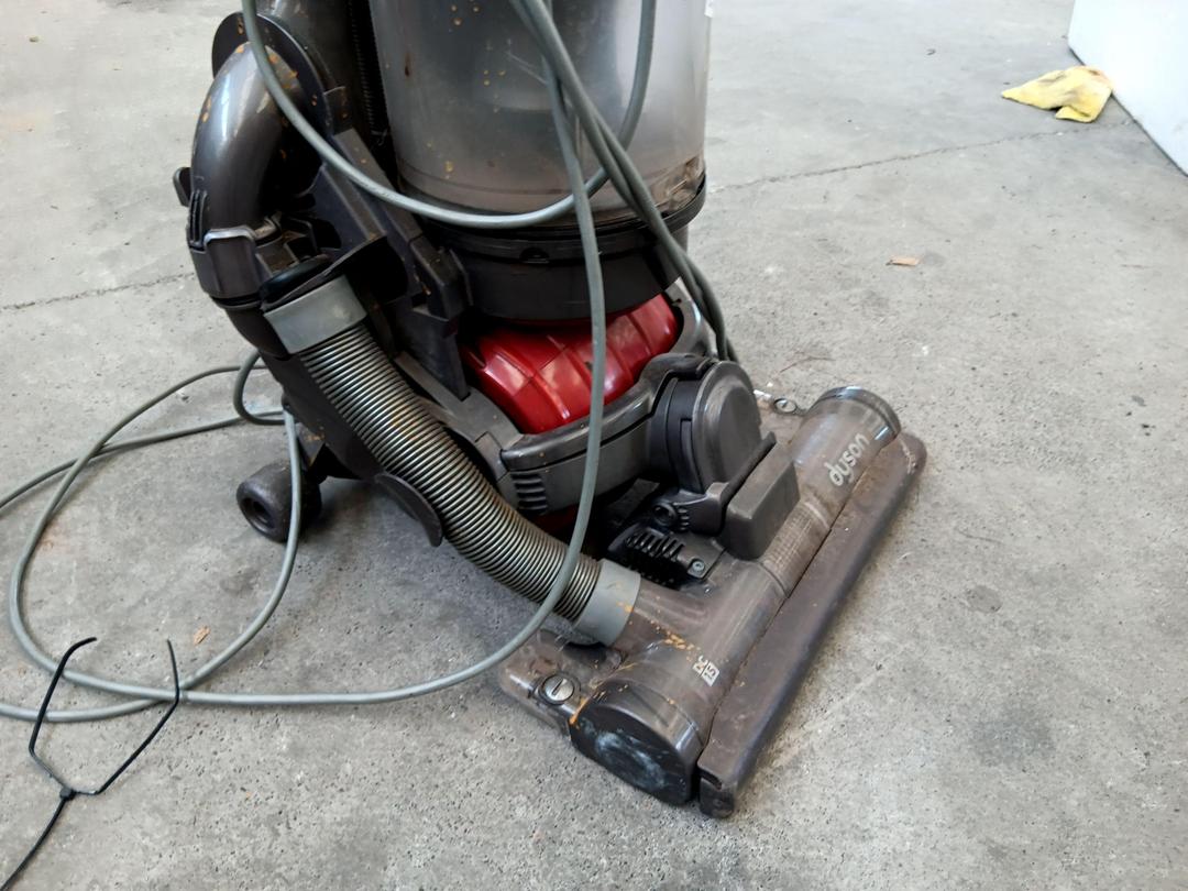 Photo '4' of Dyson Vacuum Cleaner