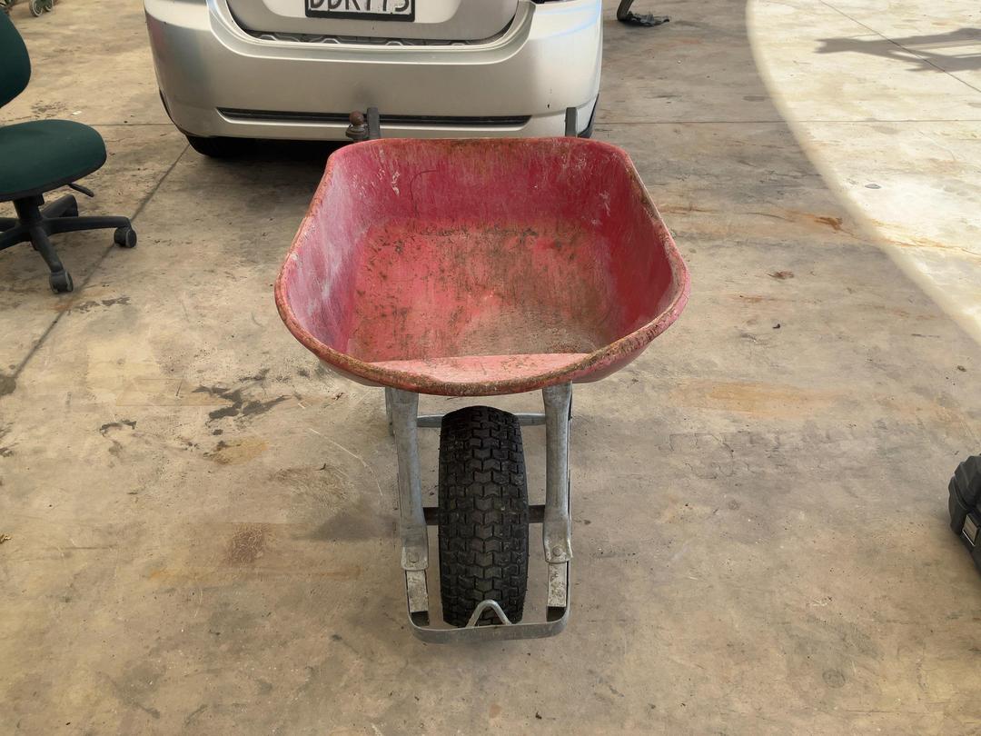 Photo '2' of Green Loadmaster Wheelbarrow 110L