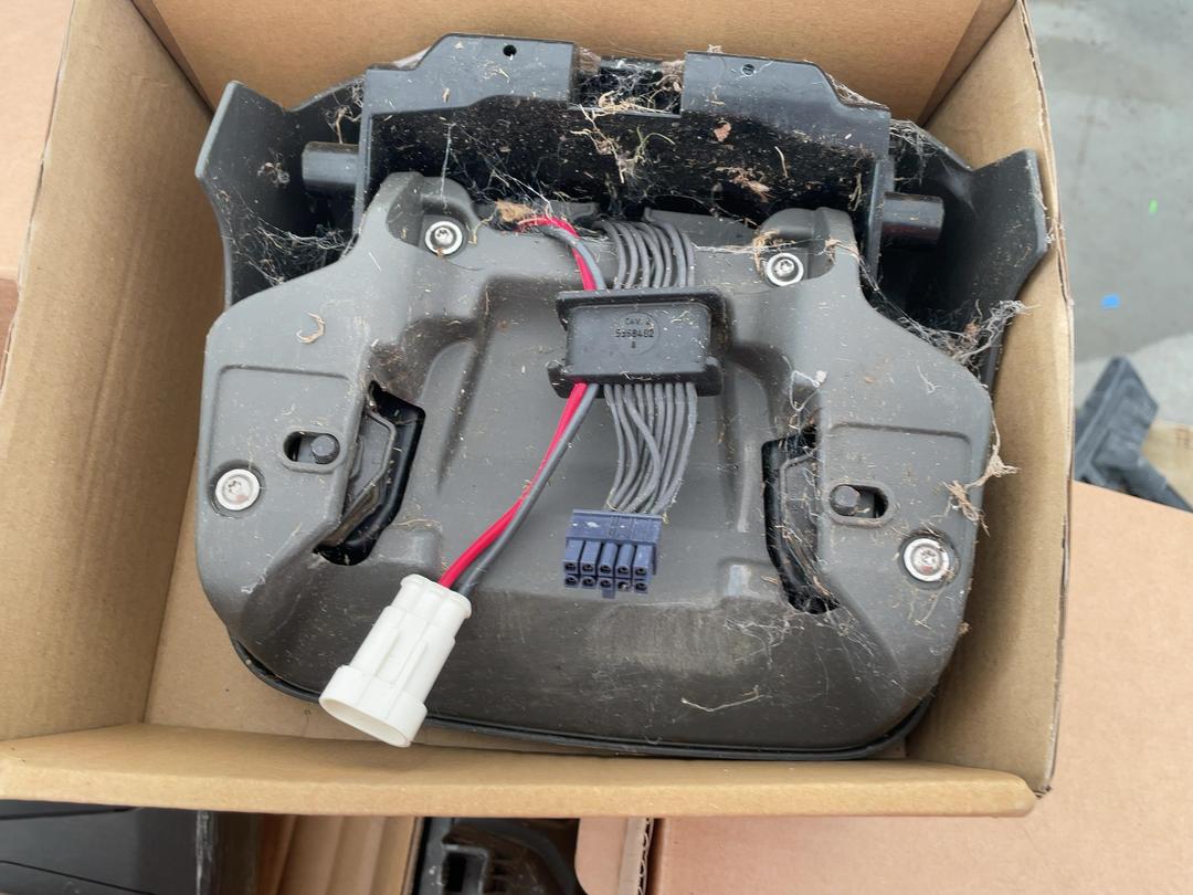 Photo '3' of Damaged Husqvarna Electric Auto Mower 320 Nera Photo '3' of Damaged Husqvarna Electric Auto Mower 320 Nera