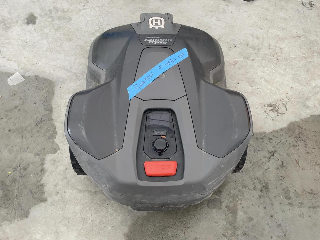 Photo '12' of Damaged Husqvarna Electric Auto Mower 320 Nera Photo '12' of Damaged Husqvarna Electric Auto Mower 320 Nera