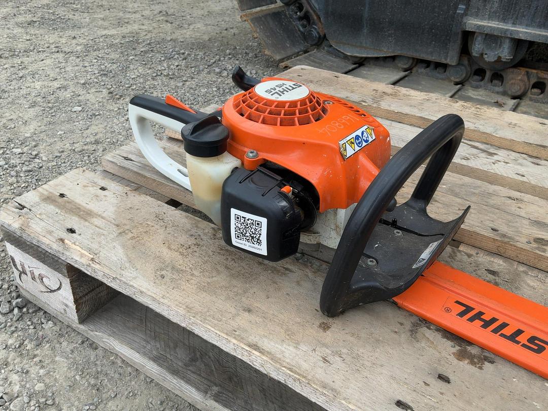 Photo '3' of Husqvarna 122HD60 Hedge Trimmer Photo '3' of Husqvarna 122HD60 Hedge Trimmer