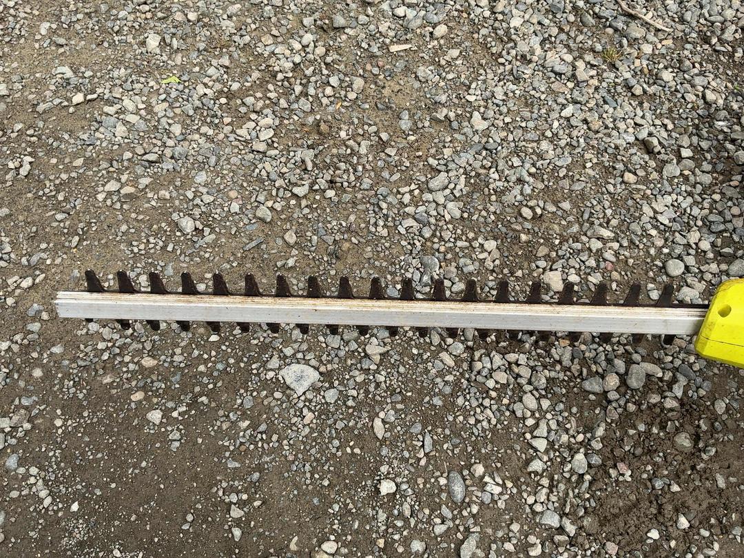 Photo '2' of Ryobi R18PHT120 Hedge Trimmer
