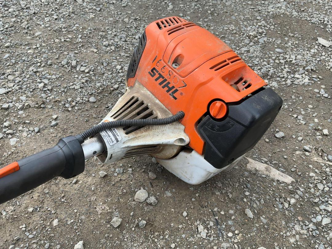 Photo '4' of Stihl KM 131R with Sweeper Attachment Photo '4' of Stihl KM 131R with Sweeper Attachment