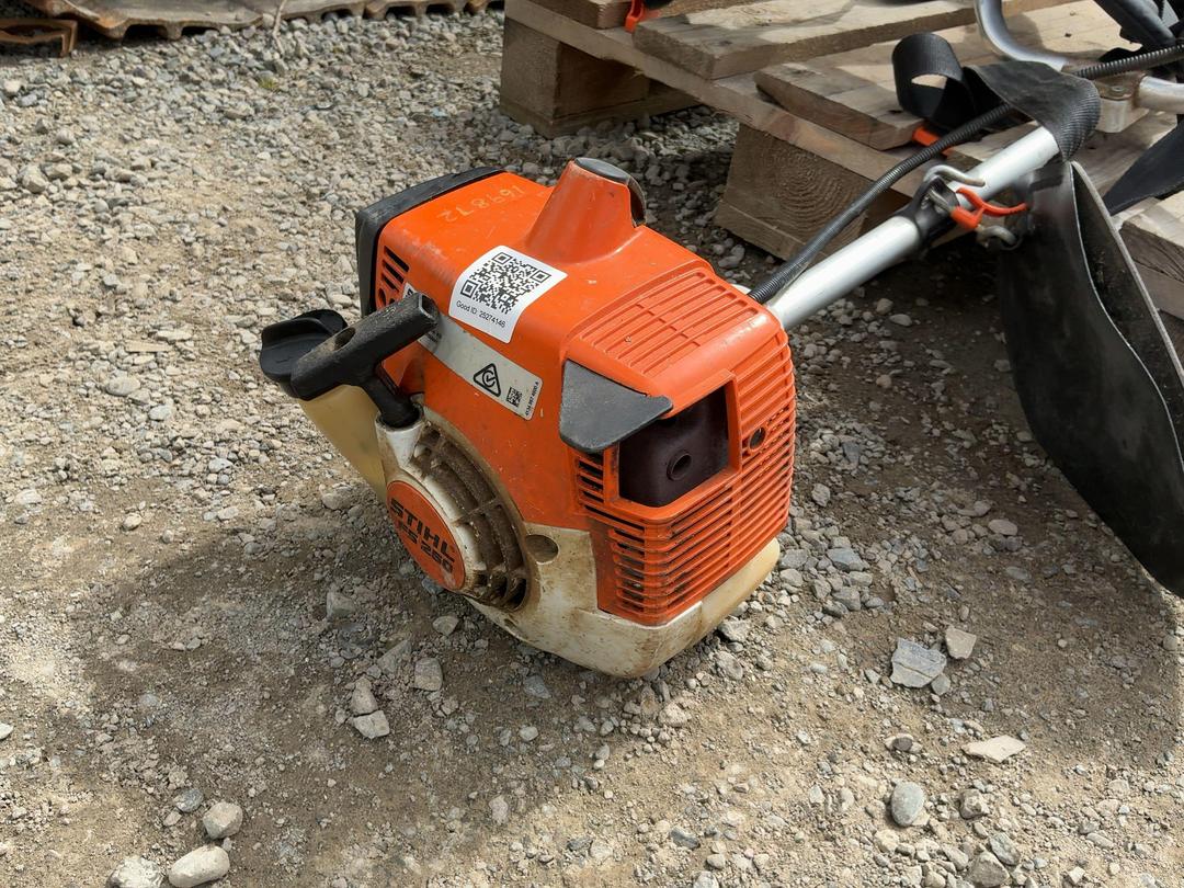 Photo '3' of Stihl FS 250R Line Trimmer Photo '3' of Stihl FS 250R Line Trimmer