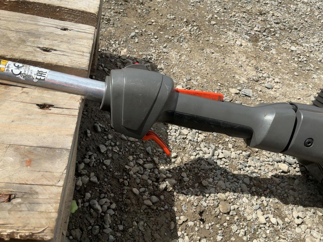 Photo '5' of Husqvarna 327 HE4 Pole Hedge Trimmer Photo '5' of Husqvarna 327 HE4 Pole Hedge Trimmer