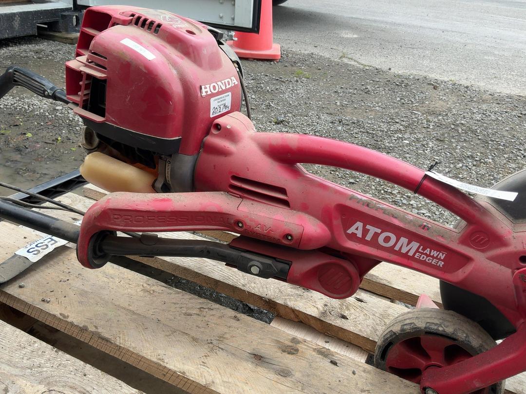 Photo '4' of Atom Lawn Edger Photo '4' of Atom Lawn Edger