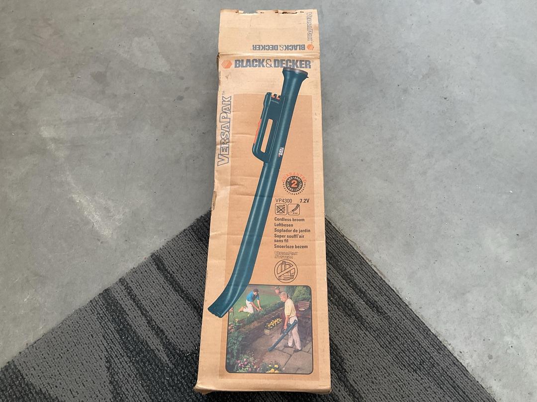 Photo '14' of Black and Decker Cordless Broom VP4300 - Skin Only Photo '14' of Black and Decker Cordless Broom VP4300 - Skin Only
