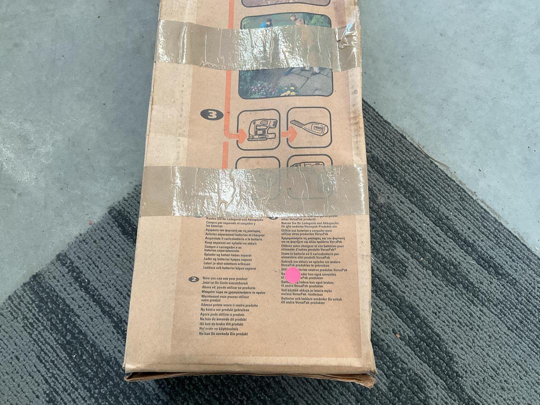 Photo '18' of Black and Decker Cordless Broom VP4300 - Skin Only Photo '18' of Black and Decker Cordless Broom VP4300 - Skin Only