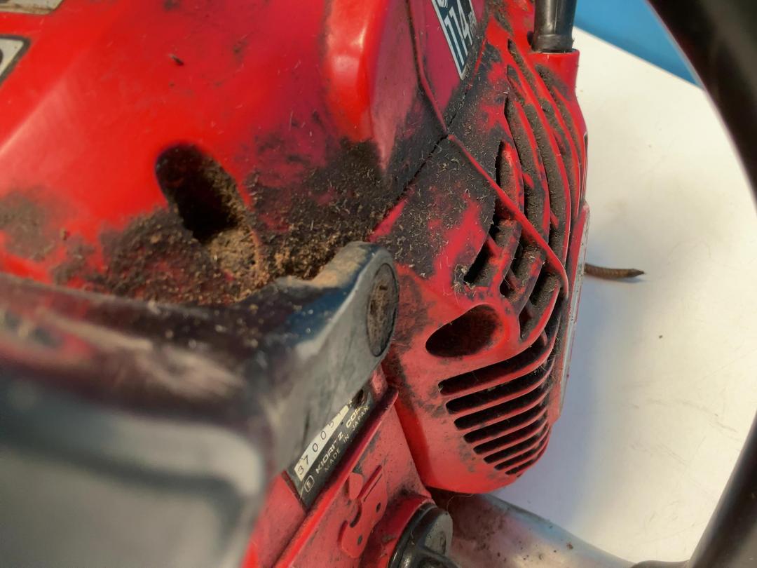 Photo '15' of Echo Chainsaw - Model CS-420ES