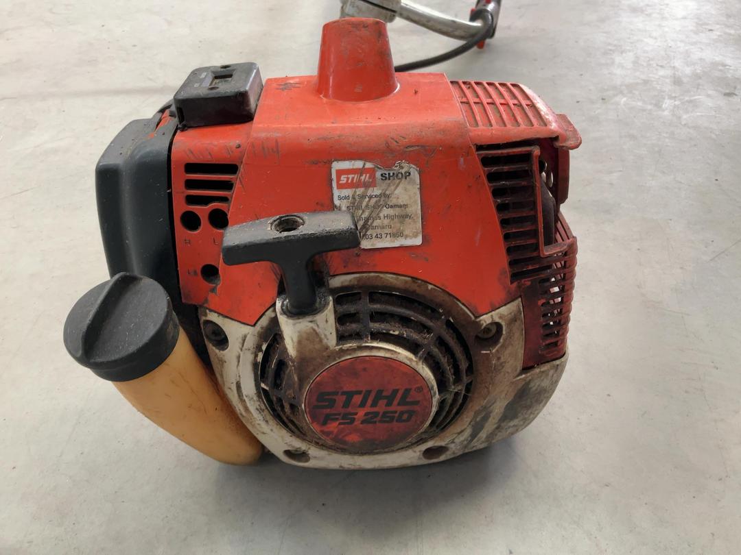 Photo '2' of Stihl FS 250 Brush Cutter