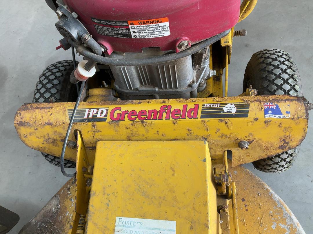 Photo '9' of Greenfield 28" Cut Petrol Powered Lawnmower Photo '9' of Greenfield 28" Cut Petrol Powered Lawnmower