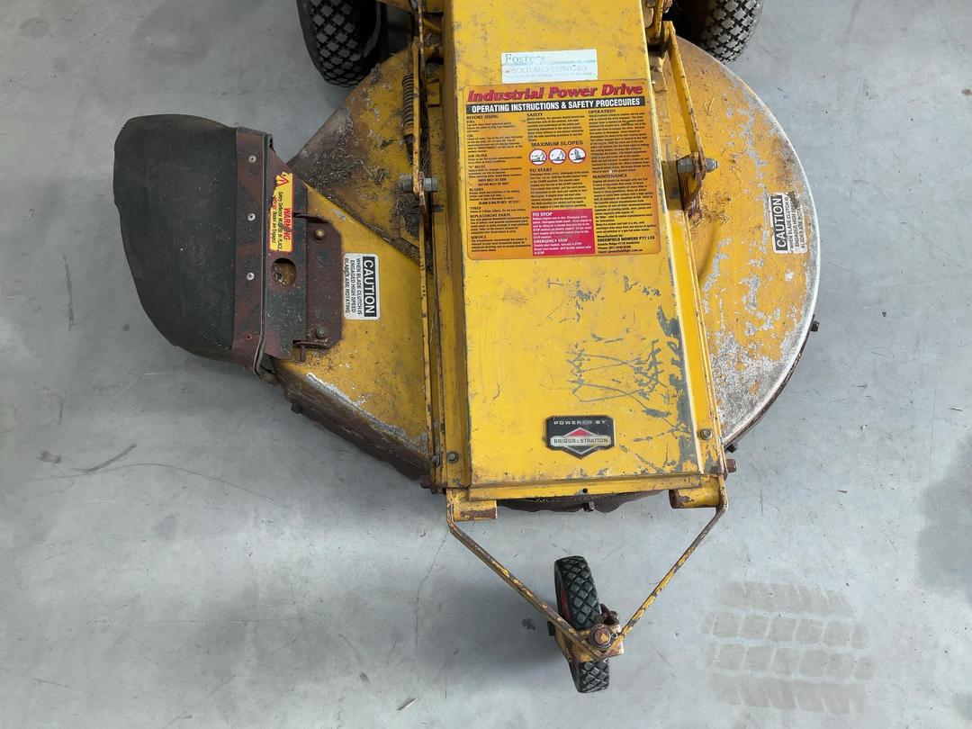 Photo '11' of Greenfield 28" Cut Petrol Powered Lawnmower Photo '11' of Greenfield 28" Cut Petrol Powered Lawnmower