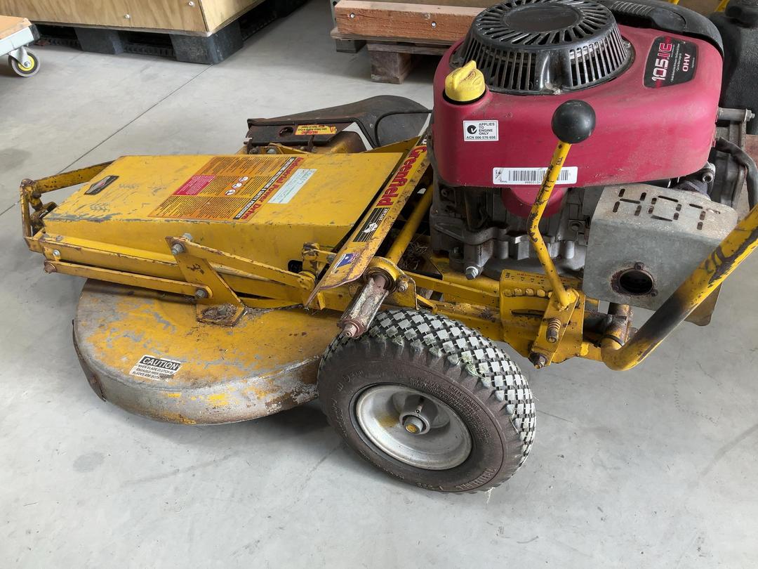 Photo '14' of Greenfield 28" Cut Petrol Powered Lawnmower Photo '14' of Greenfield 28" Cut Petrol Powered Lawnmower