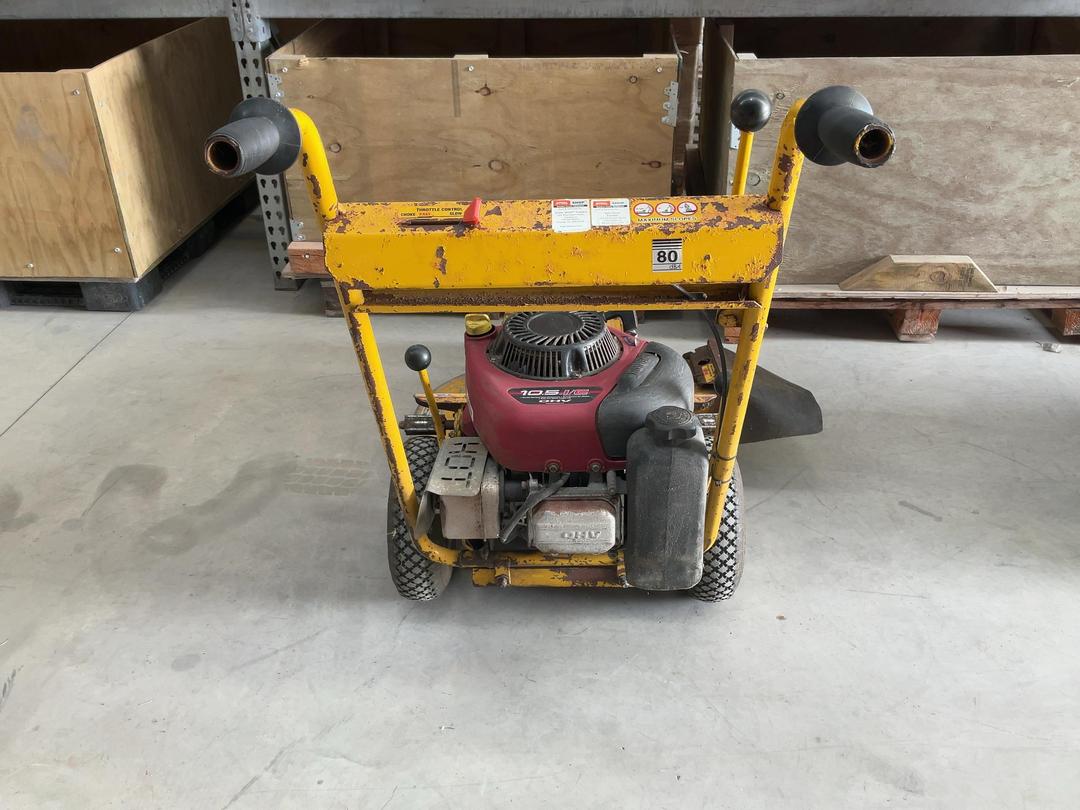 Photo '15' of Greenfield 28" Cut Petrol Powered Lawnmower Photo '15' of Greenfield 28" Cut Petrol Powered Lawnmower