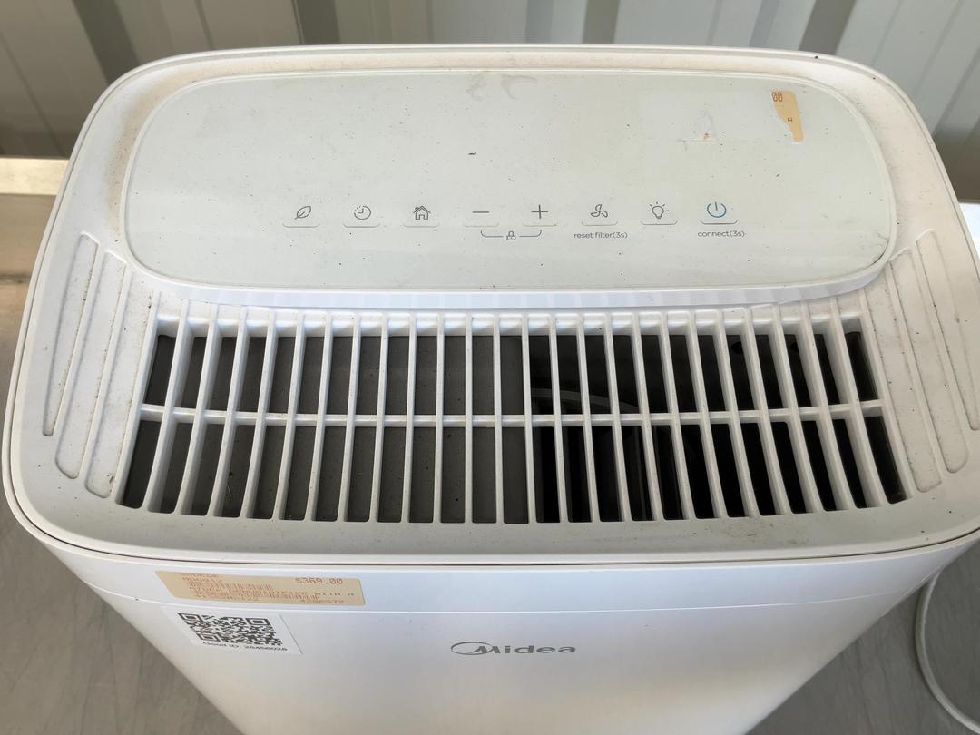 Photo '5' of Midea Dehumidifier Photo '5' of Midea Dehumidifier