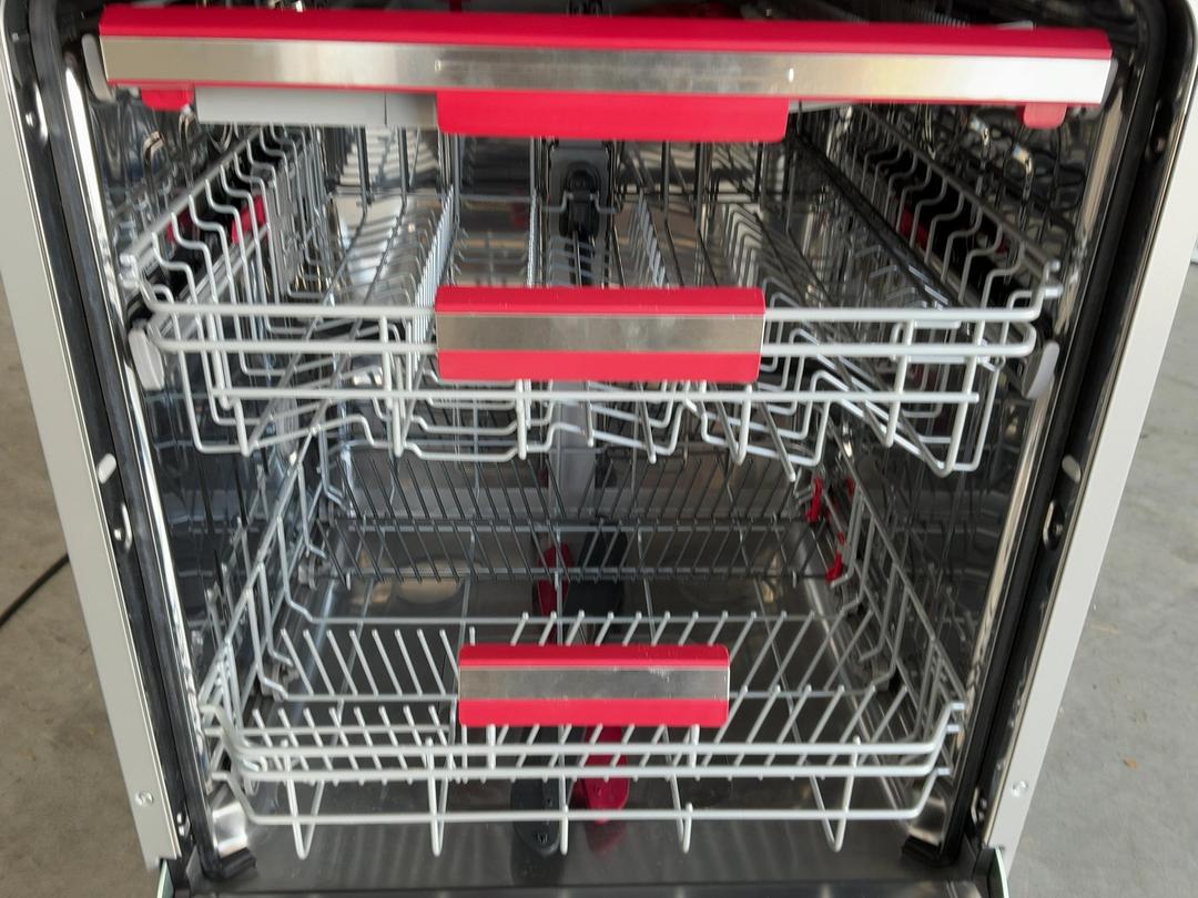 Photo '7' of Toshiba Dishwasher Photo '7' of Toshiba Dishwasher