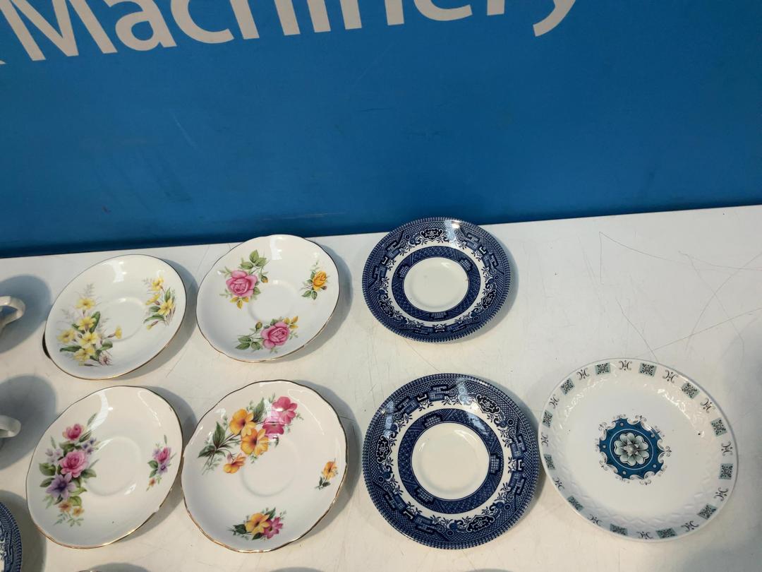Photo '2' of China-Like Cups and Saucers