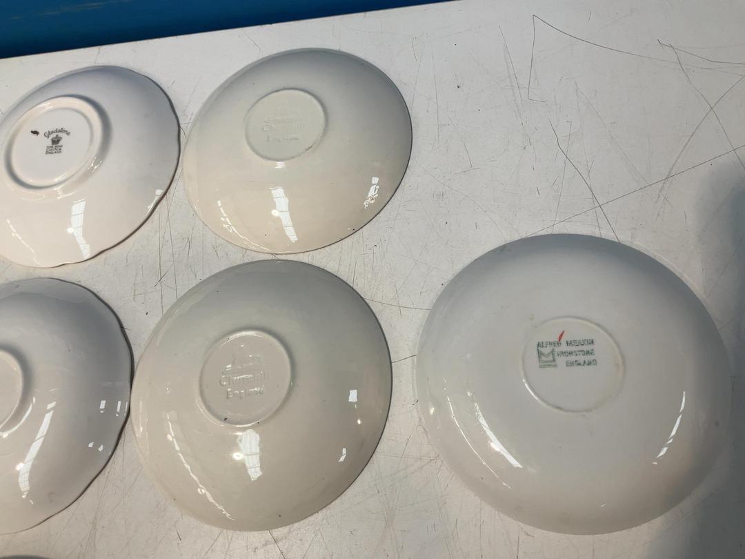 Photo '4' of China-Like Cups and Saucers