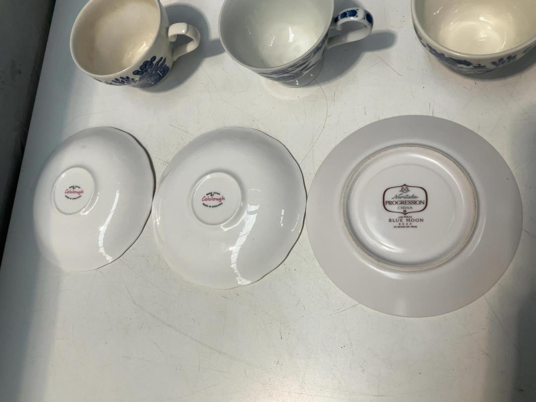 Photo '6' of China-Like Cups and Saucers