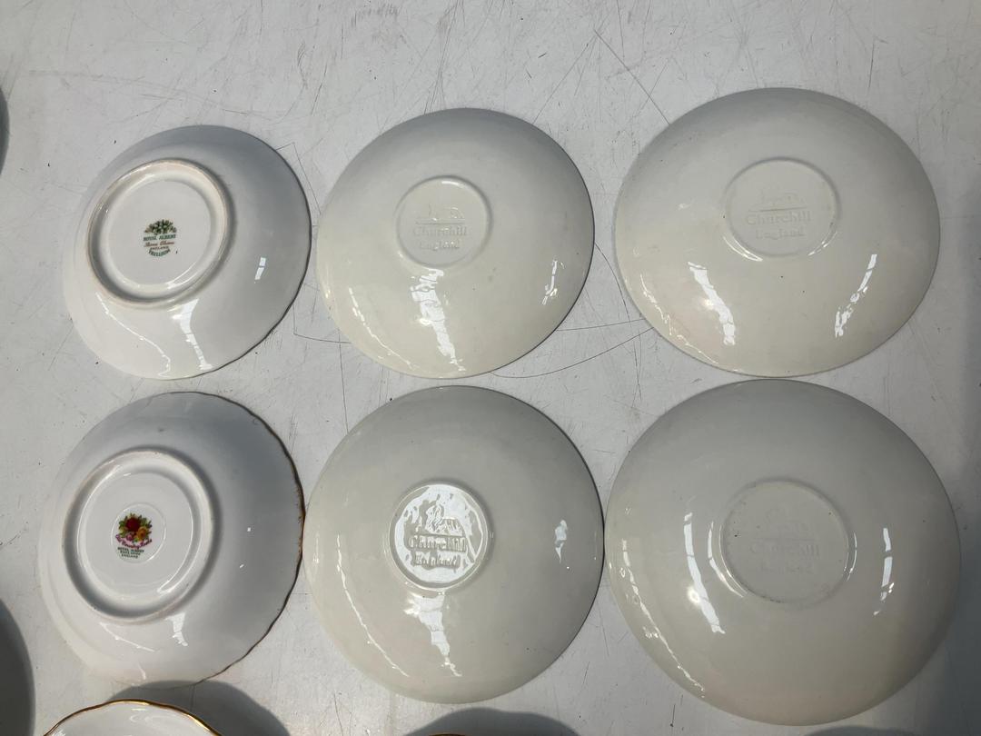 Photo '8' of China-Like Cups and Saucers