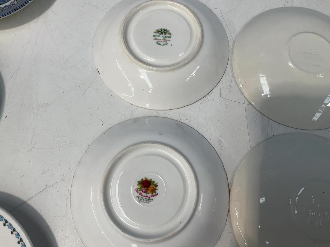 Photo '9' of China-Like Cups and Saucers