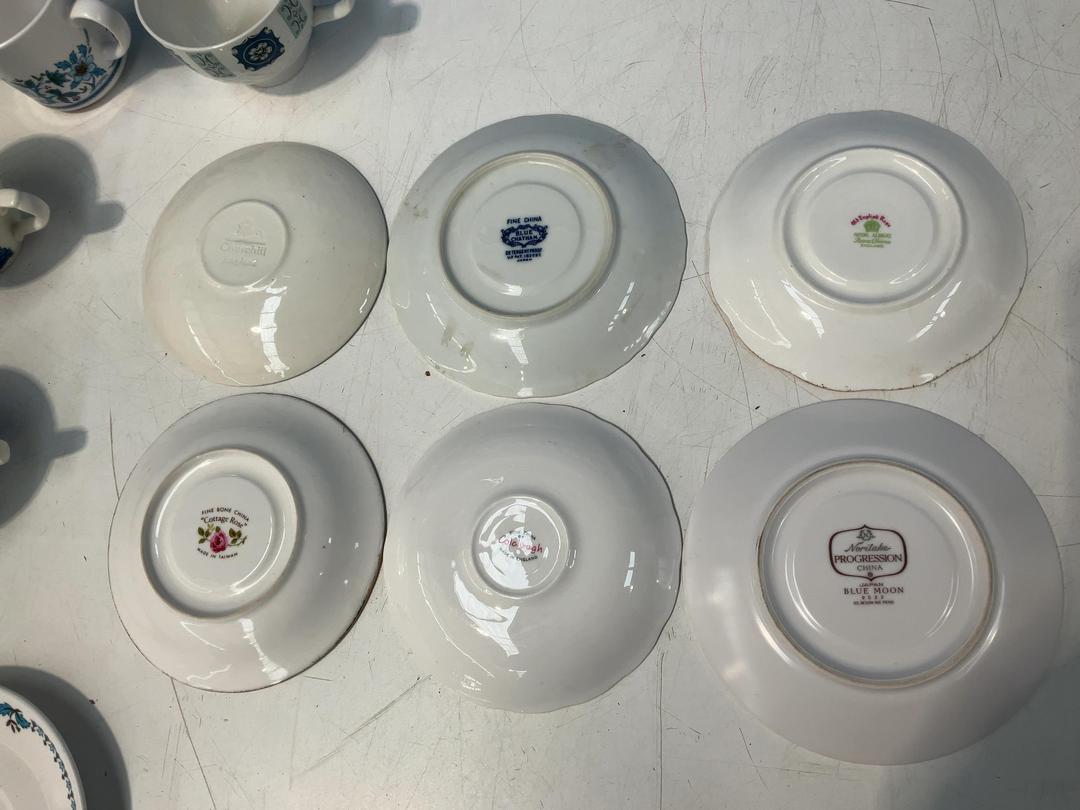 Photo '11' of China-Like Cups and Saucers