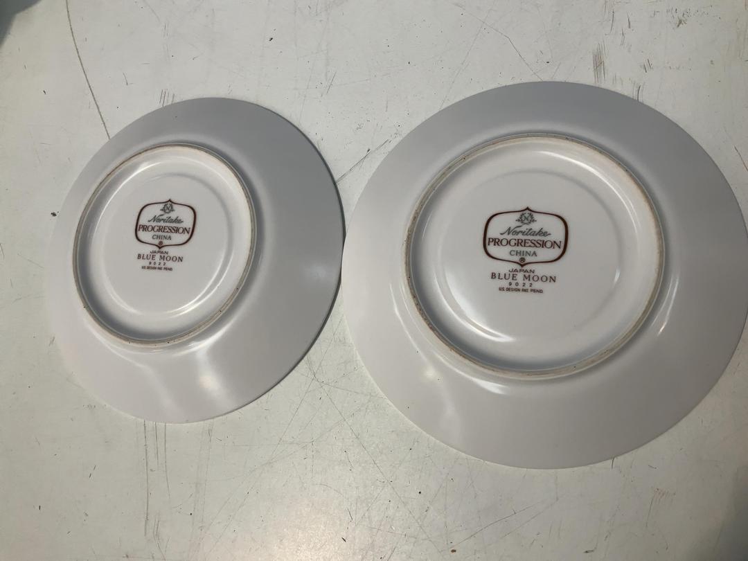 Photo '13' of China-Like Cups and Saucers