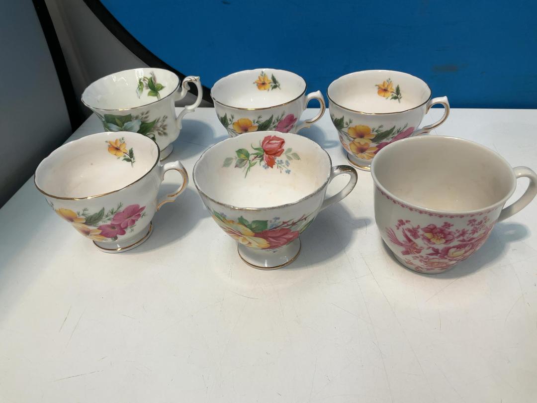 Photo '15' of China-Like Cups and Saucers