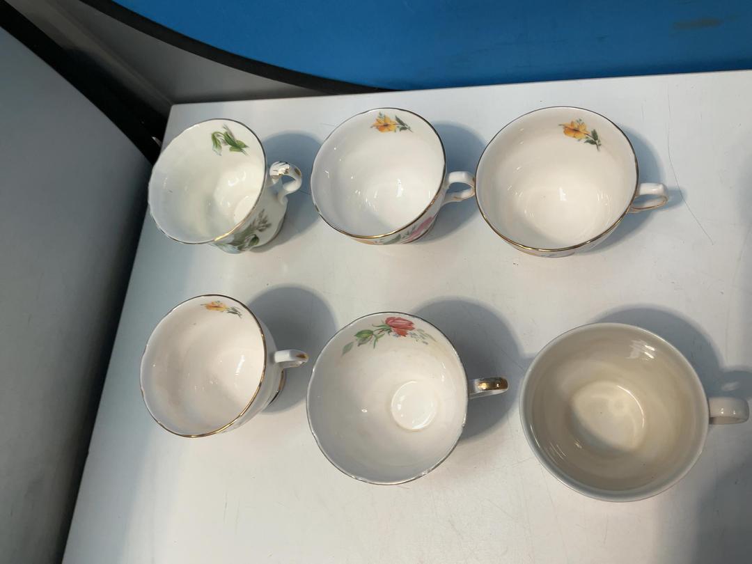 Photo '16' of China-Like Cups and Saucers