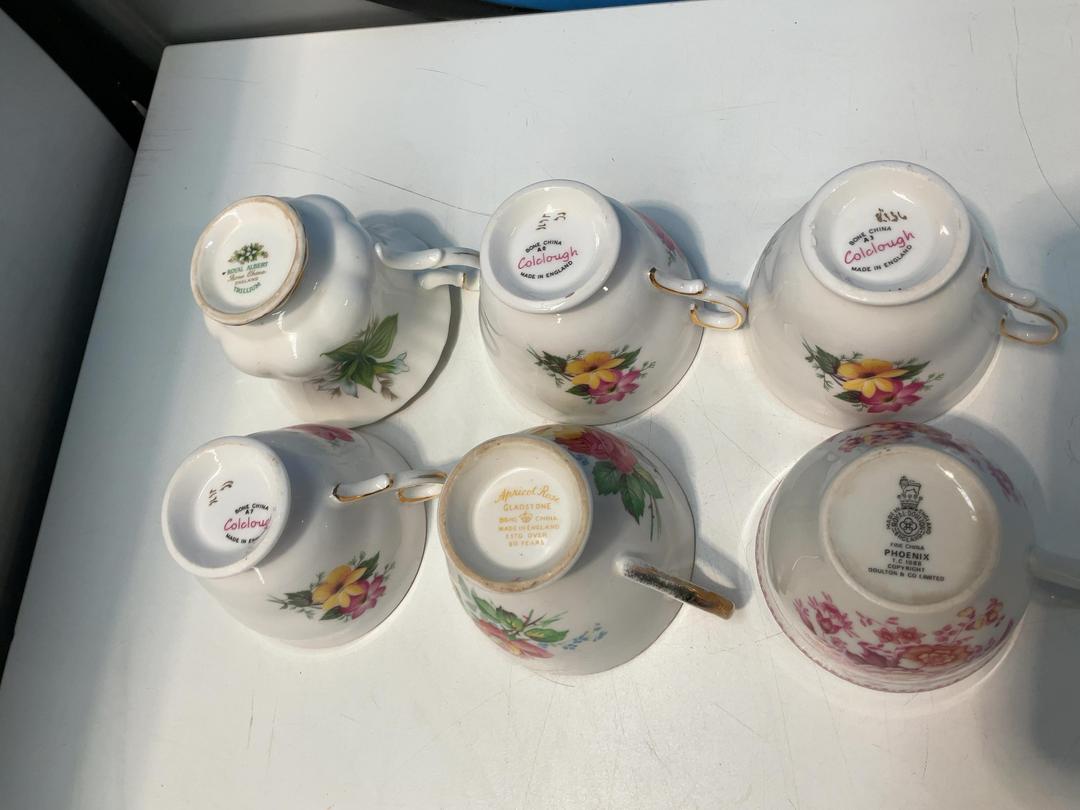 Photo '17' of China-Like Cups and Saucers