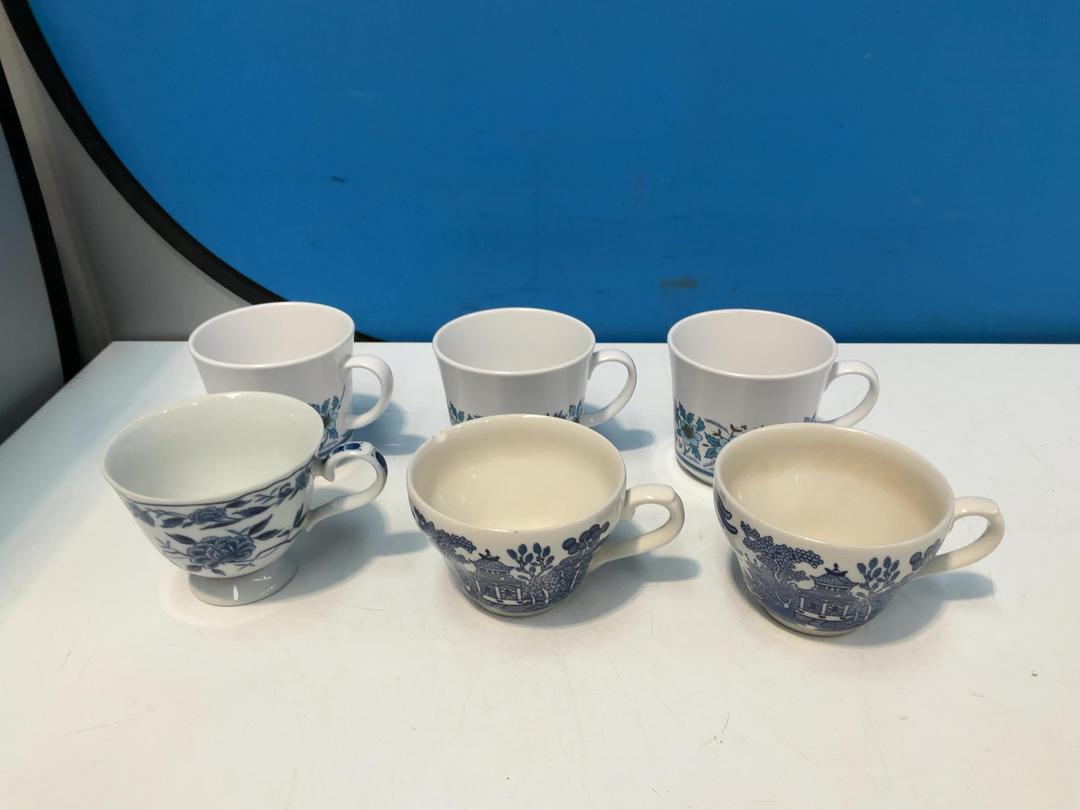 Photo '24' of China-Like Cups and Saucers