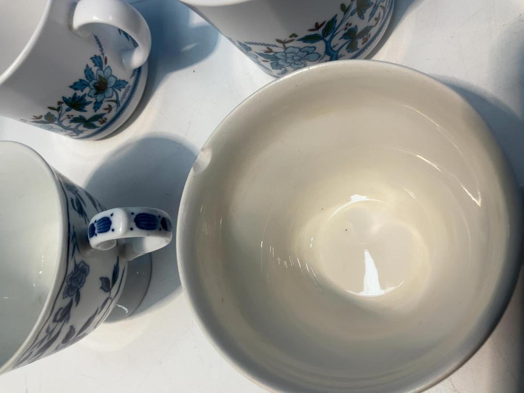 Photo '26' of China-Like Cups and Saucers