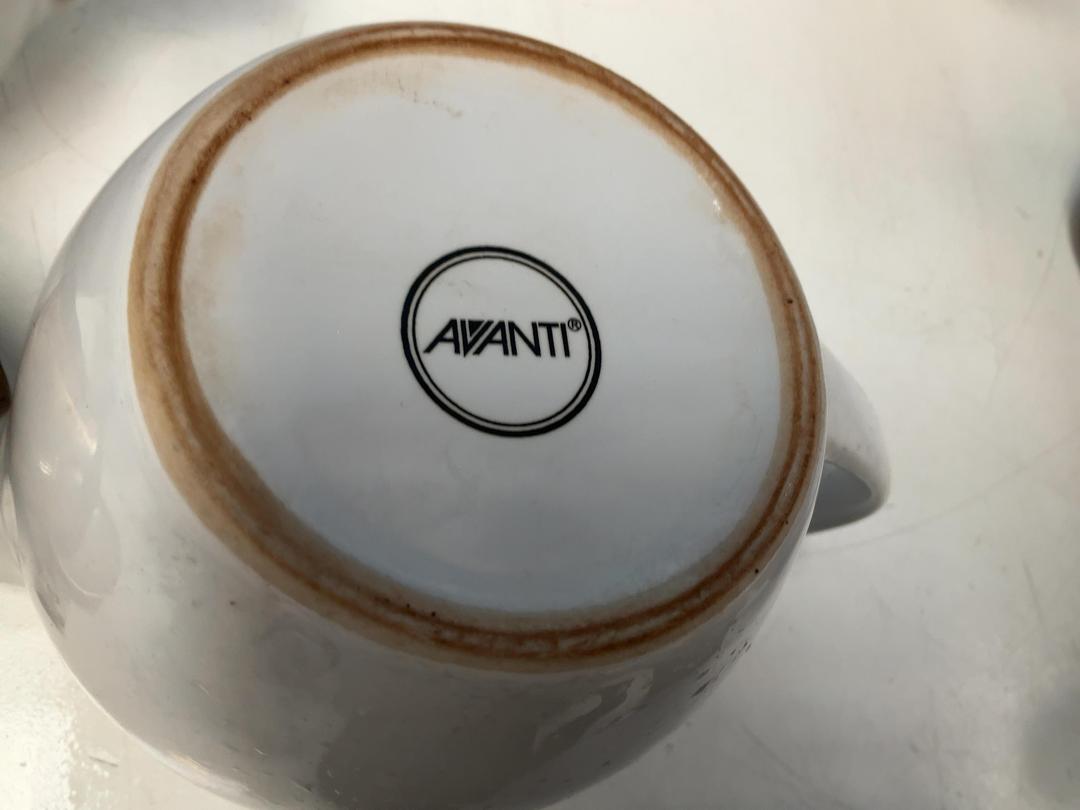 Photo '6' of Kitchen Items - Teapots, Small Milk Jugs Etc