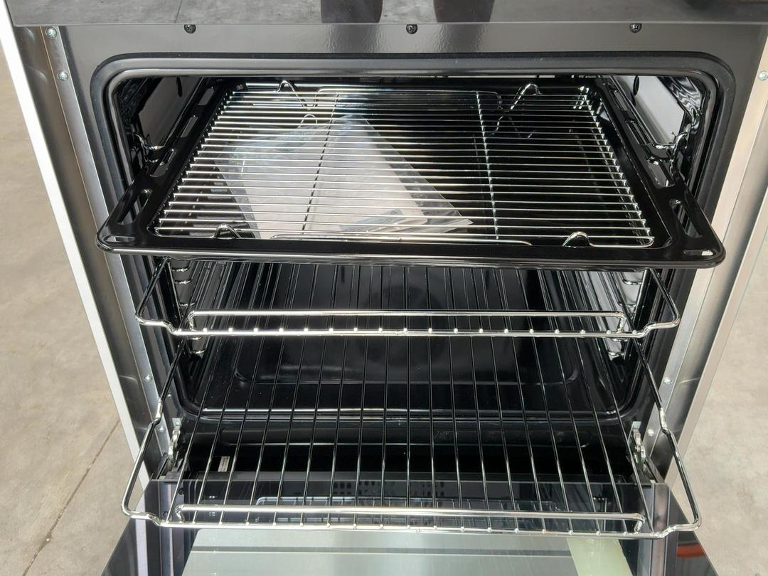 Photo '8' of Parmco Oven - Black Photo '8' of Parmco Oven - Black