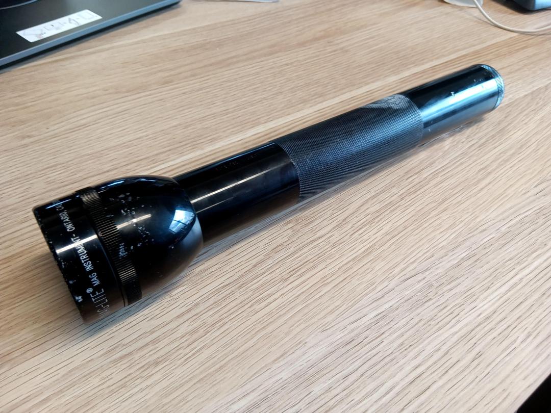 Photo '2' of 3D Cell Flashlight