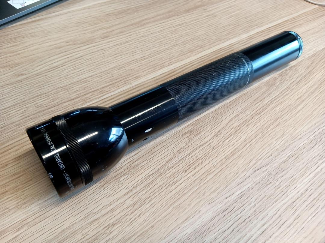 Photo '2' of 3D Cell Flashlight