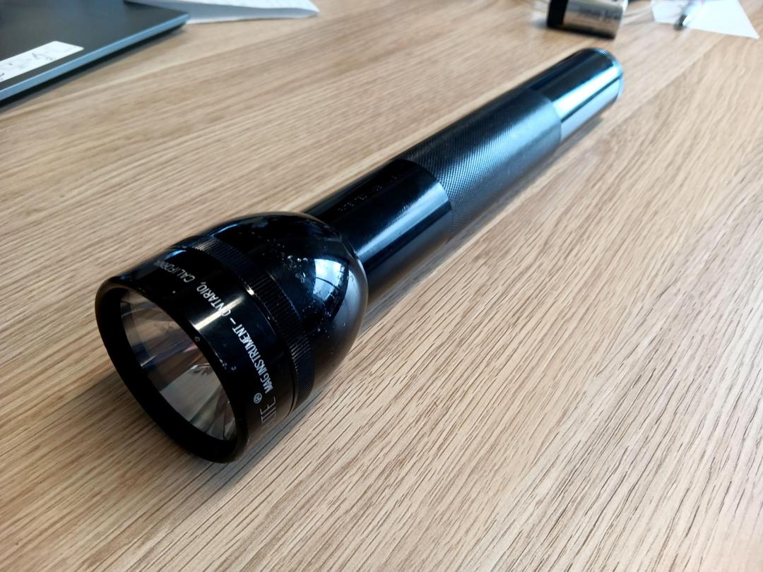 Photo '2' of 3D Cell Flashlight