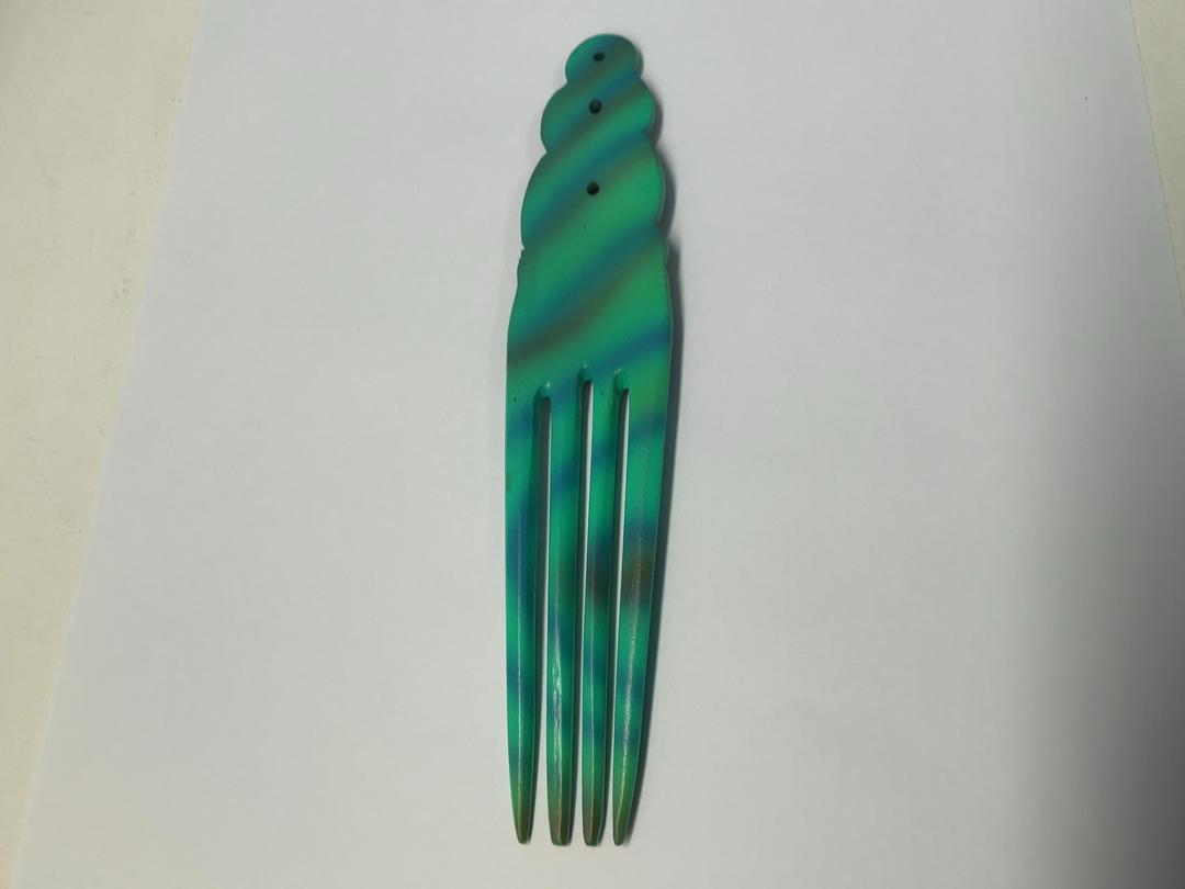 Photo '8' of Bone Heru / Maori Hair Comb - Blue Paua Coloured Photo '8' of Bone Heru / Maori Hair Comb - Blue Paua Coloured