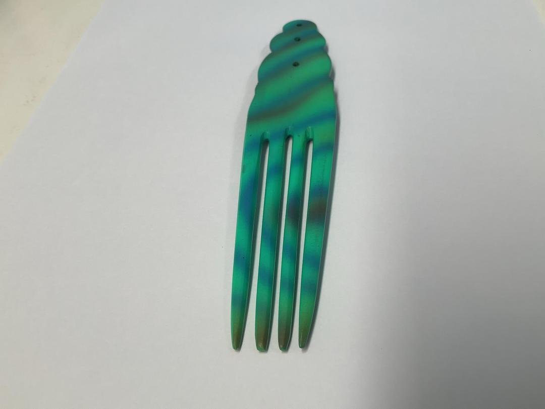Photo '11' of Bone Heru / Maori Hair Comb - Blue Paua Coloured Photo '11' of Bone Heru / Maori Hair Comb - Blue Paua Coloured