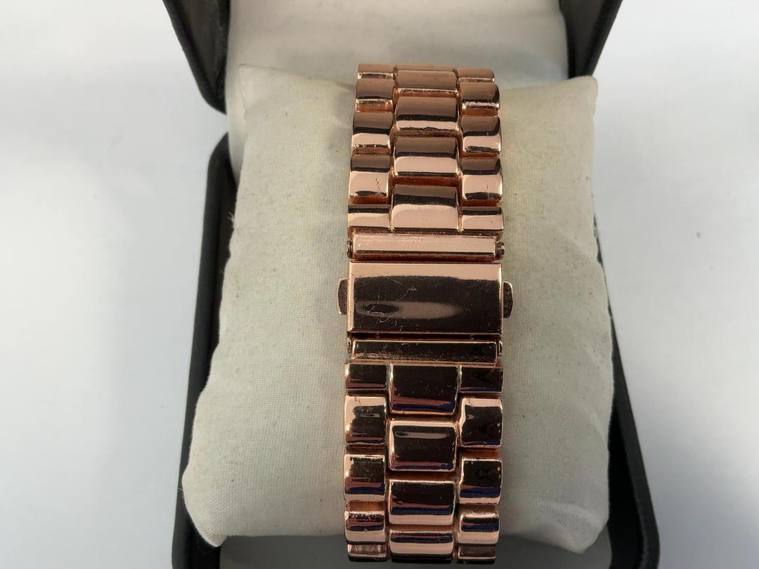 Photo '2' of Rose gold coloured watch