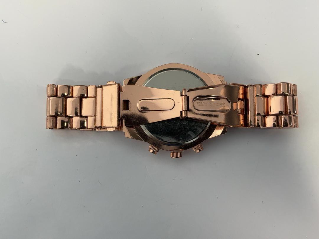 Photo '3' of Rose gold coloured watch