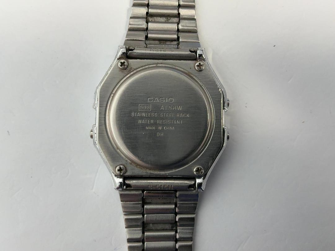 Photo '5' of Casio sivler colour watch