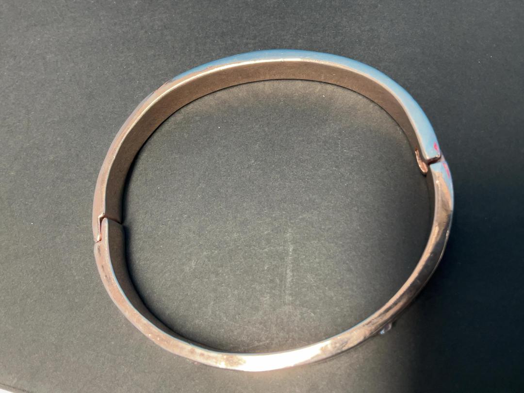 Photo '15' of Gold/Rose Gold Coloured Bangle with White Coloured Stones