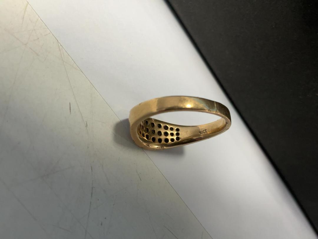 Photo '2' of 18CT Gold Ring with w/ Diamonds