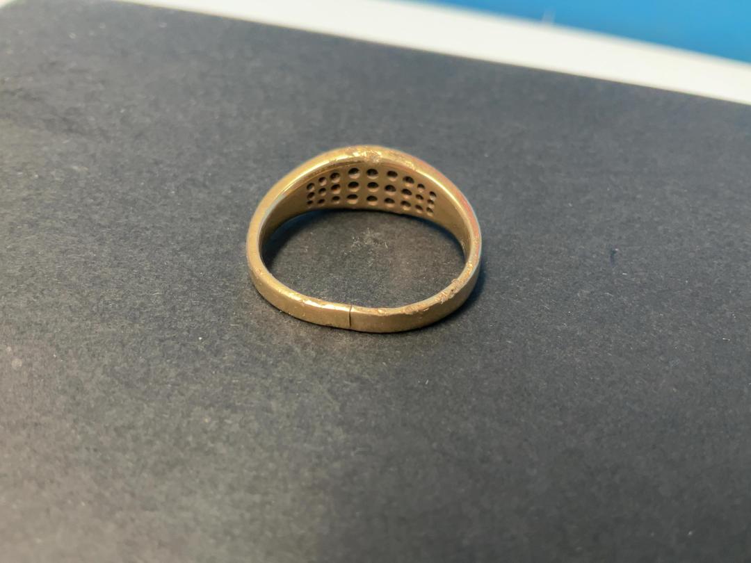 Photo '3' of 18CT Gold Ring with w/ Diamonds