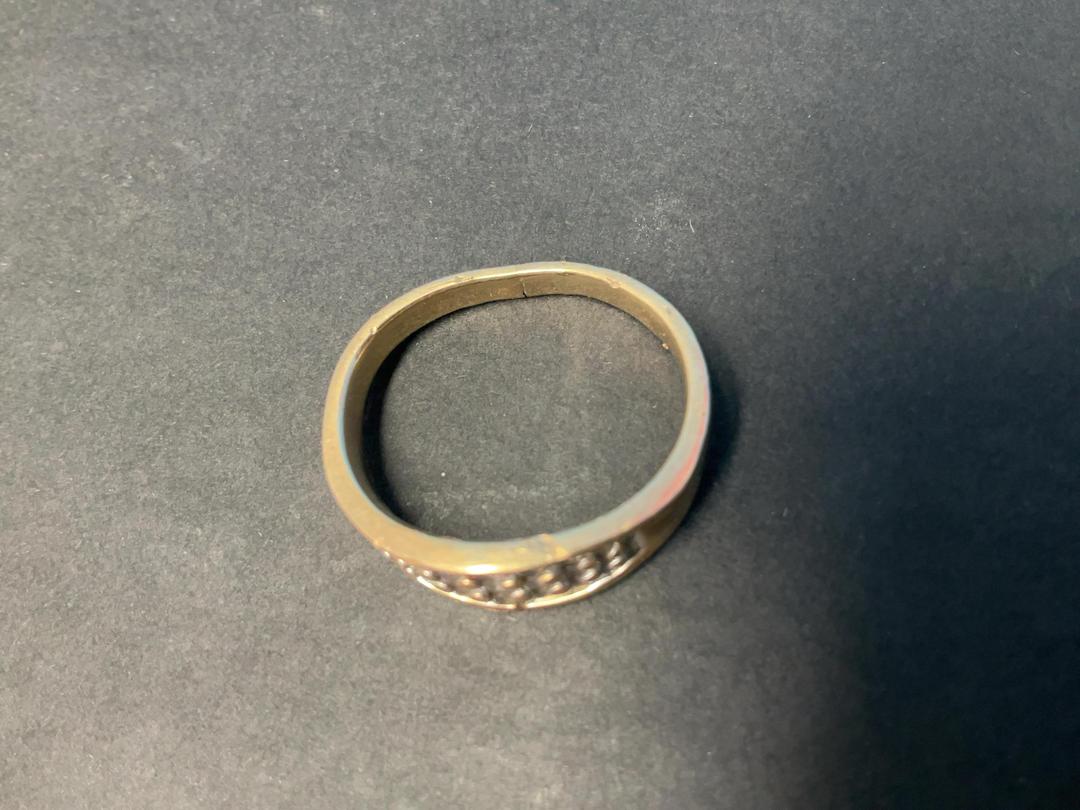 Photo '4' of 18CT Gold Ring with w/ Diamonds